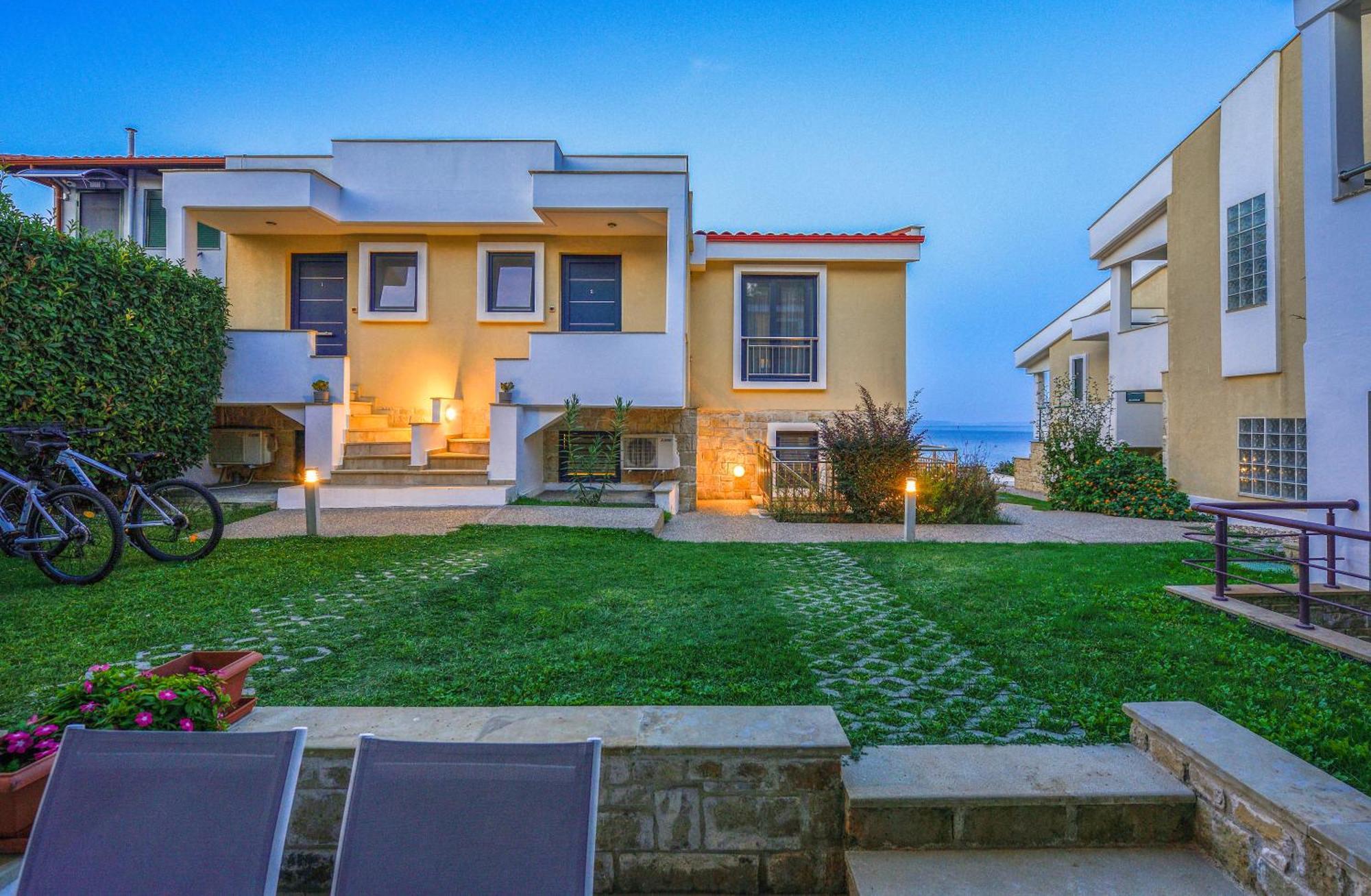 Elpiniki Luxury Apartments เนอาโปติไดอา ภายนอก รูปภาพ