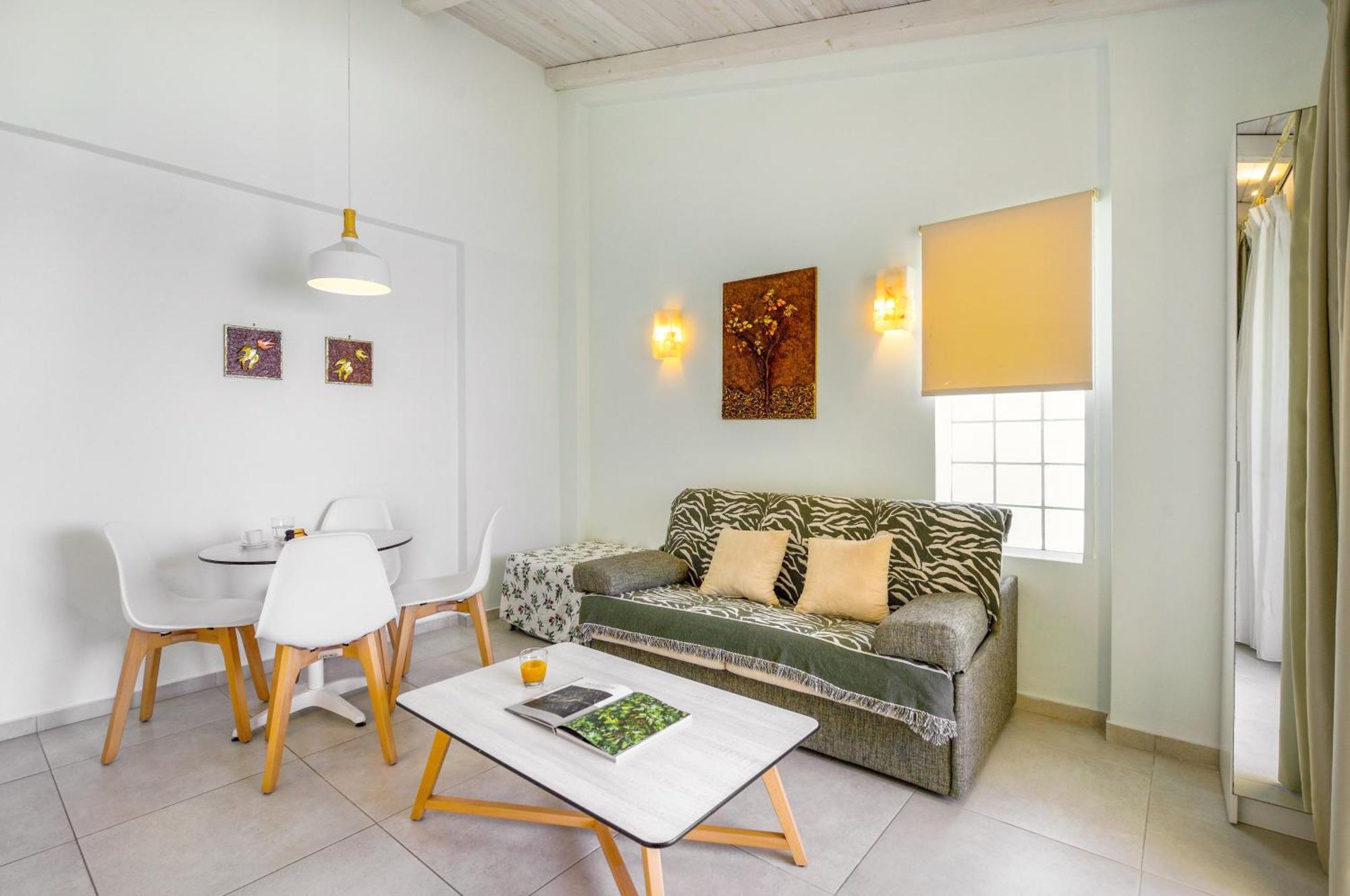 Elpiniki Luxury Apartments เนอาโปติไดอา ภายนอก รูปภาพ