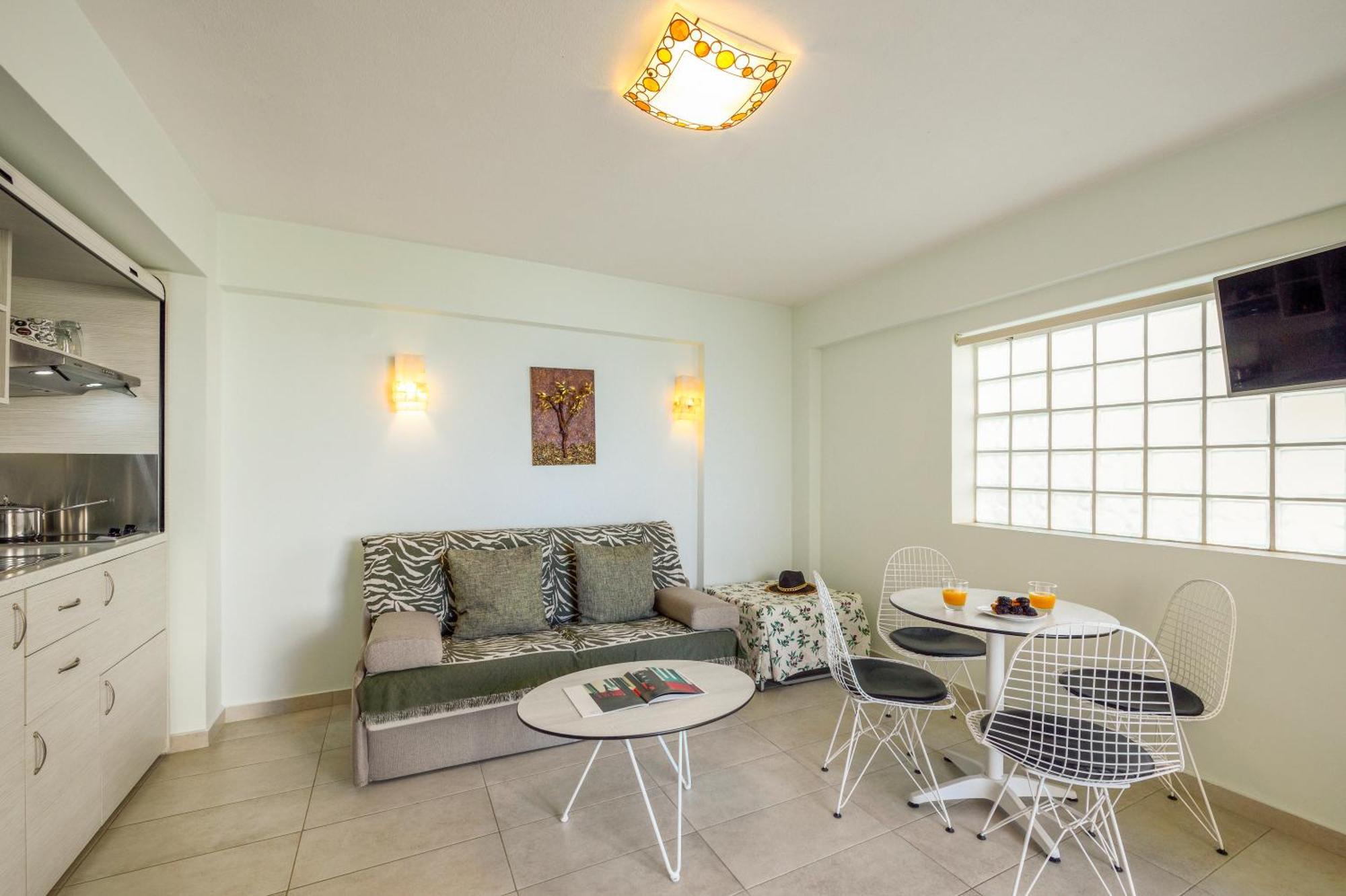 Elpiniki Luxury Apartments เนอาโปติไดอา ภายนอก รูปภาพ