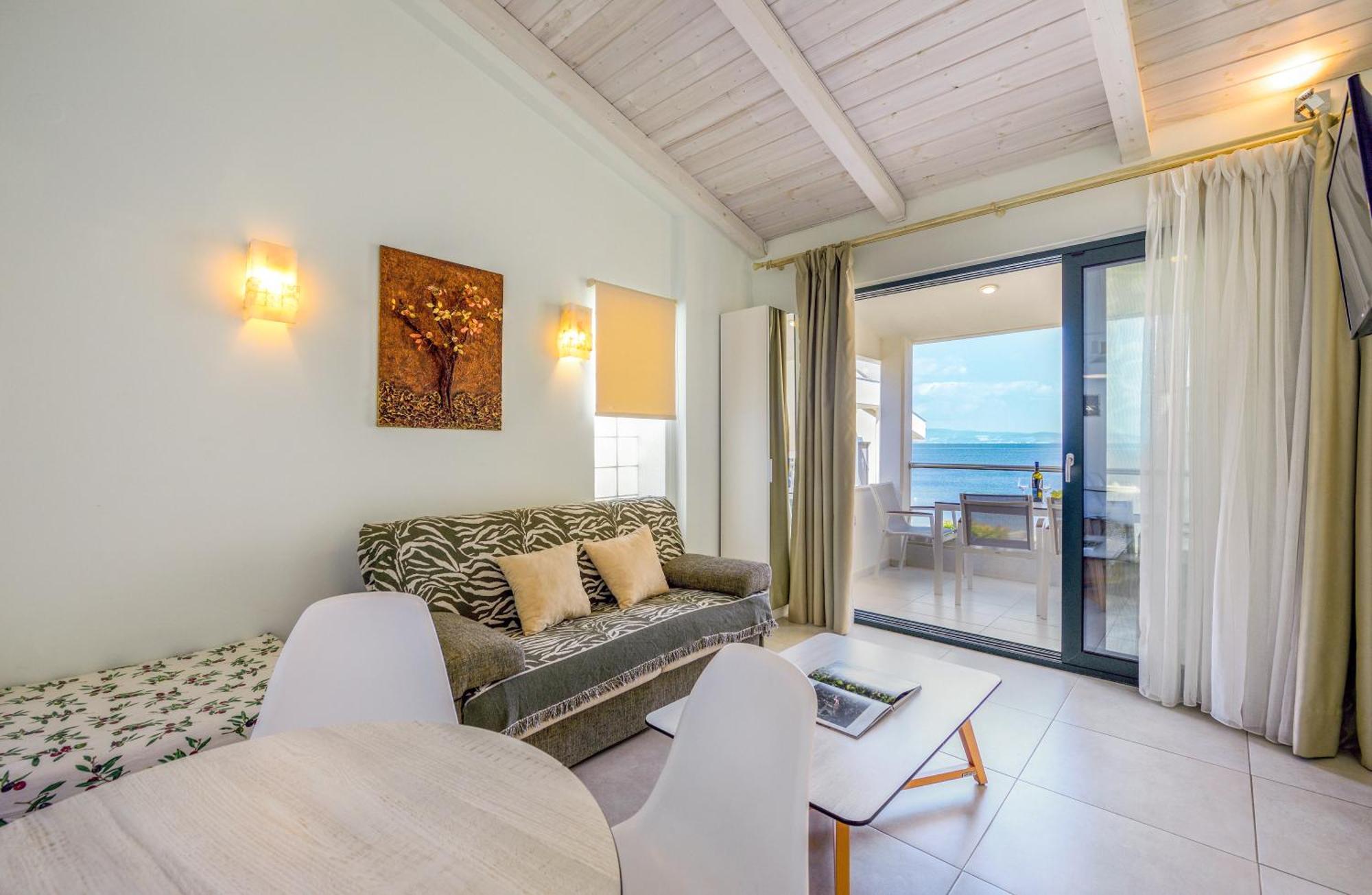 Elpiniki Luxury Apartments เนอาโปติไดอา ภายนอก รูปภาพ