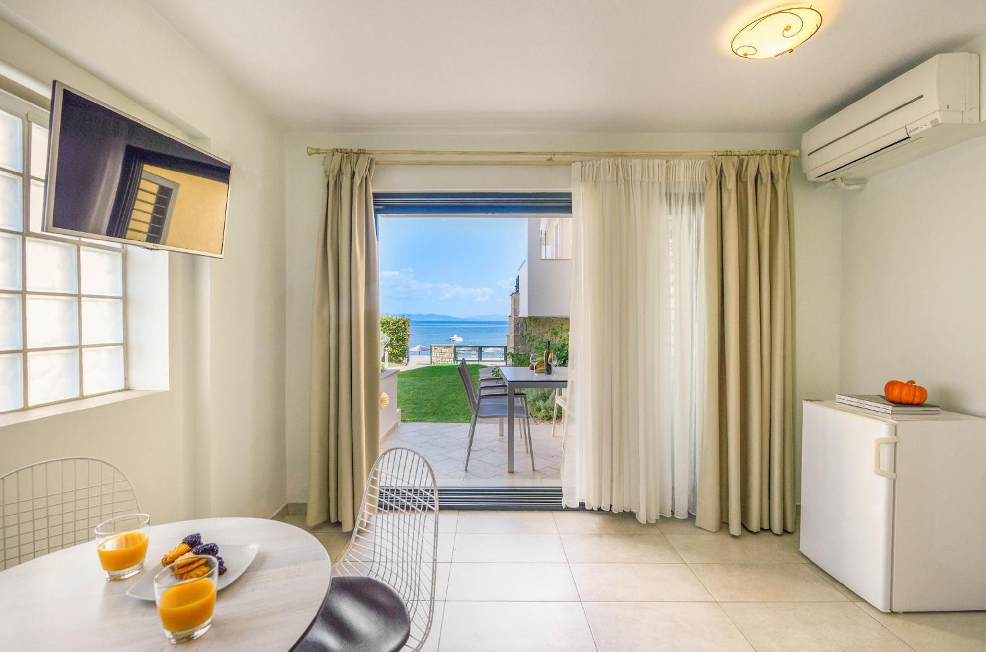 Elpiniki Luxury Apartments เนอาโปติไดอา ภายนอก รูปภาพ